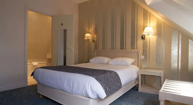 Трёхместный семейный номер Standard Logis Hôtel Du Chateau