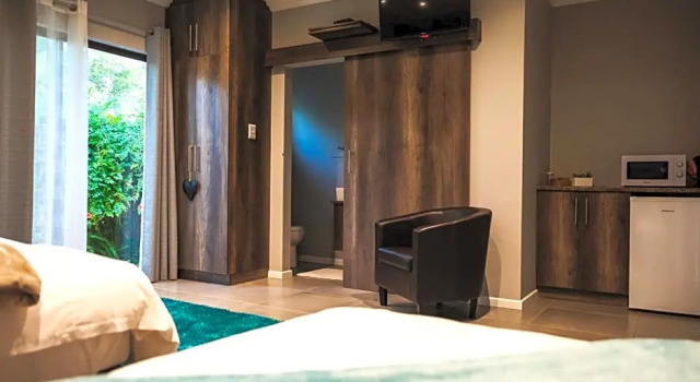 Be My Guest, Забронировать Гостевой дом Отели Апингтон с бассейном, рядом с Kalahari Mall, Бассейн