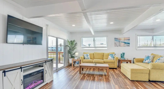 Enjoy the View, Walk to Beach! Galveston Hideaway