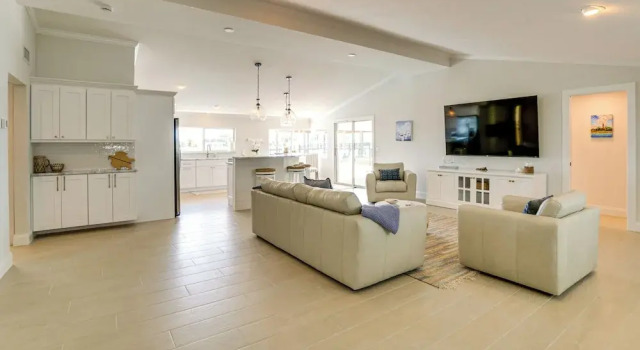 4 Mi to Englewood Beach: Boating & Fishing Escape, Buchen Sie Ferienhaus Villen in Englewood, Villa