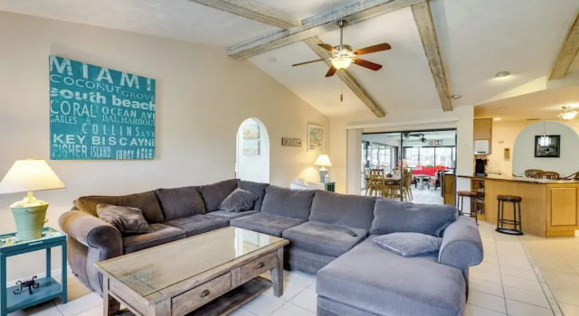 Canal-front Gem w/ Lanai & Dock in Cape Coral, Забронировать Дом для отпуска Виллы штата Флориды, Вилла