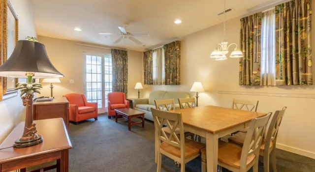 Апартаменты Ebb Tide Suites