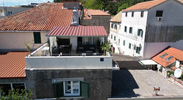 Prime Location Penthouse apt with a large terrace, Prenota Hotel Splitska 