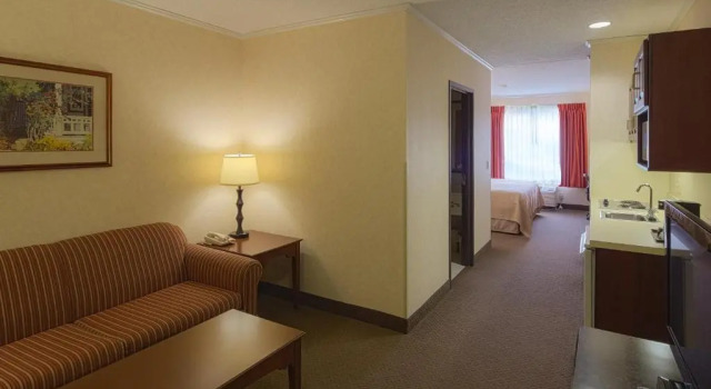 Люкс Deluxe Coshocton Village Inn & Suites