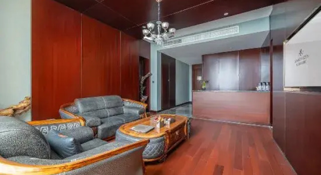 Люкс Executive Mingmen Grand Rezen Hotel (Kunlun Lake Hotan New Night Market)