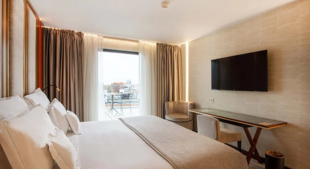 Двухместный номер Superior с балконом Wine & Books Porto Hotel - Small Luxury Hotels Of The World