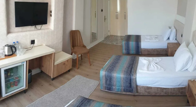 Трёхместный семейный номер Standard Grand Boss Suit Hotel