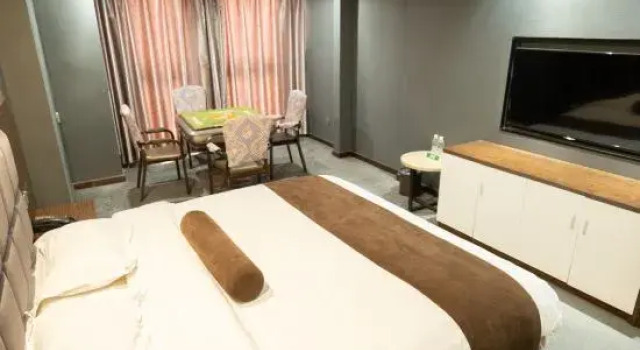 Люкс Zhumadian Baixuan Hotel (Zhumadian West High-speed Railway Station)