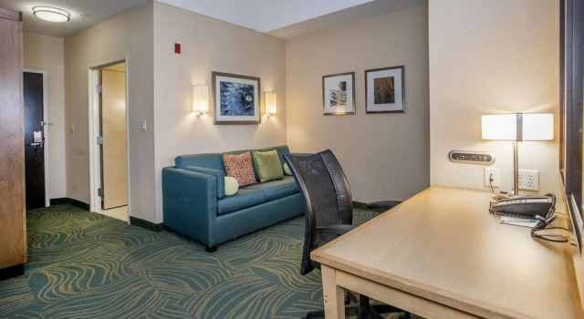 Люкс c 1 комнатой SpringHill Suites Pueblo Downtown