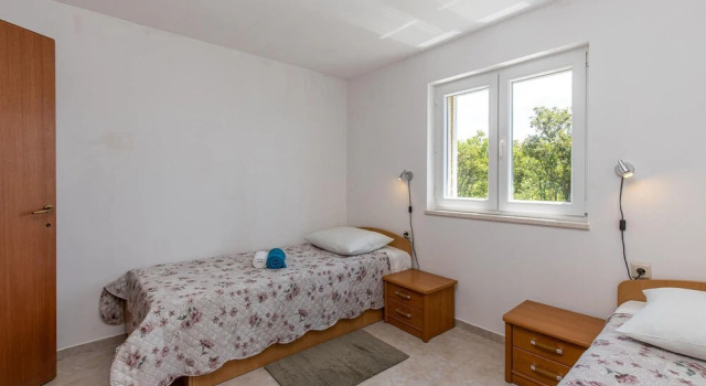 Stunning Home in Smrika With Wifi and 3 Bedrooms