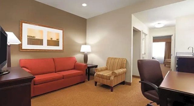 Четырёхместный люкс c 1 комнатой Country Inn & Suites by Radisson, Oklahoma City - Quail Springs, OK