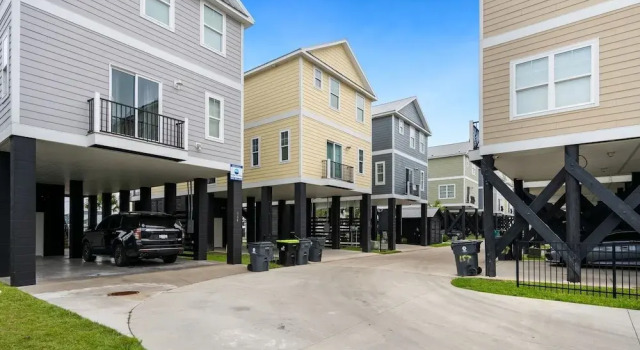 Second-row Home Just Across The Street From The Beach Access, Community Pool 5 Bedroom Home by Peace Vacations, Забронировать Отель Отели Южной Каролины 3 звезды, 3*