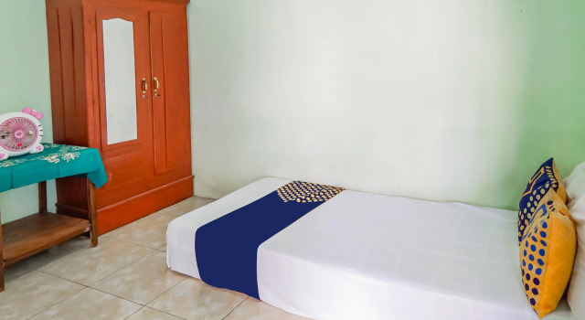 Номер Standard OYO 1283 Guest House Loemajan