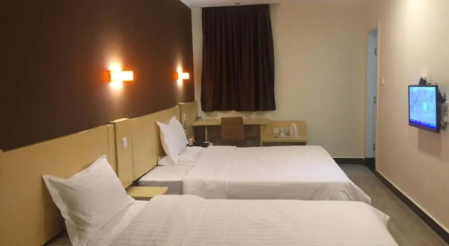 Двухместный номер Business 7 Days Inn Jiangmen Heshan Branch