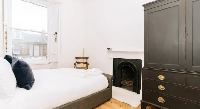 Bright and Cosy 2 Bedroom Flat in Trendy Leith, Prenota Hotel Hotel a Midlothian con parcheggio, Parcheggio