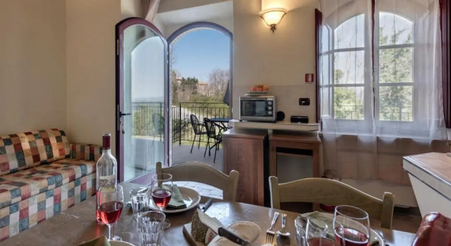 Apartments in Villetta Terre Rosse, Buchen Sie Ferienwohnung Hotels in Elsa-Tal mit Parkplatz, Parkplätze