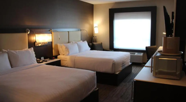 Люкс Deluxe Holiday Inn Express & Suites Cold Lake by IHG