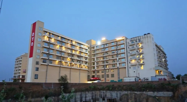 OYO Flagship 22805 Neemrana, Boek Hotel Behror 