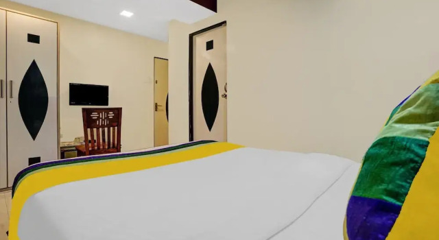 Номер Economy FabHotel Amber Crop Inn