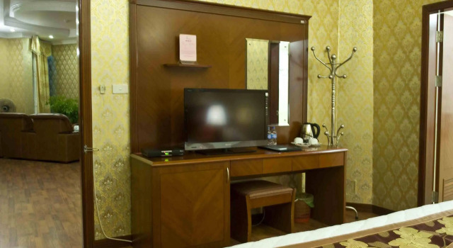 Crown Hotel, Забронировать Отель Отели Халонг с парковкой, Парковка