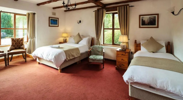 Трёхместный номер Tudor Lodge