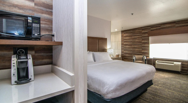 Двухместный люкс Holiday Inn Express Hotel & Suites Kalispell by IHG