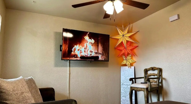 The Rustic @ Paseo de Encinal Dr # 4, Rezerwuj Hotel Eagle Pass Teksas