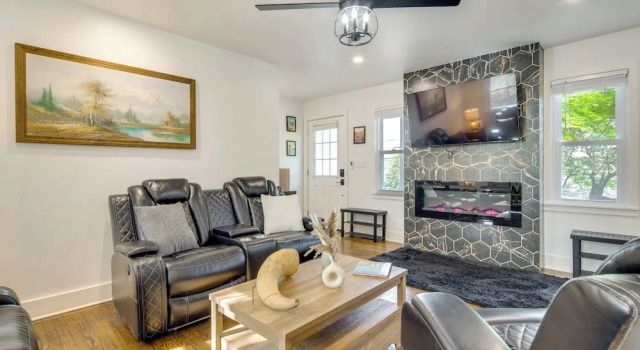 Walk to Osceola Lake! Family-friendly Home