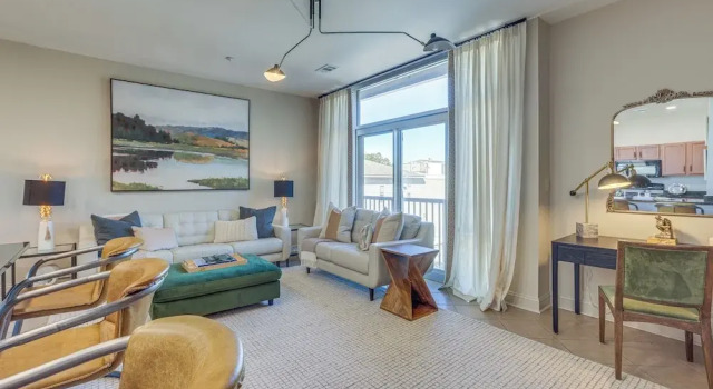 Walk to UA Campus: Apt w/ Secure Parking!, Réserver Appartement Tuscaloosa Alabama
