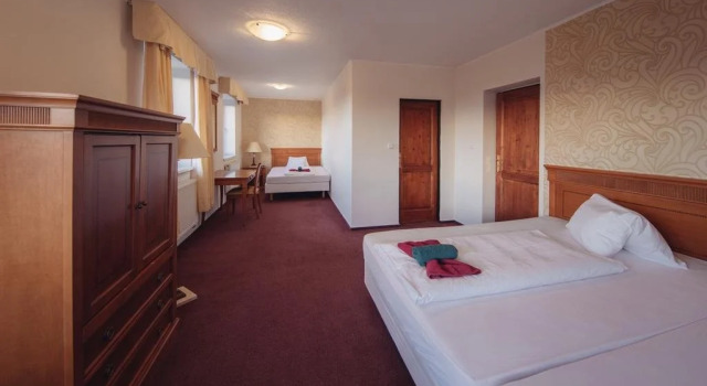 Hotel a restaurace Pomezí, Buchen Sie Hotel Dubí Region Ústí