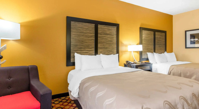 Четырёхместный номер Standard Quality Inn & Suites Montgomery East Carmichael Rd
