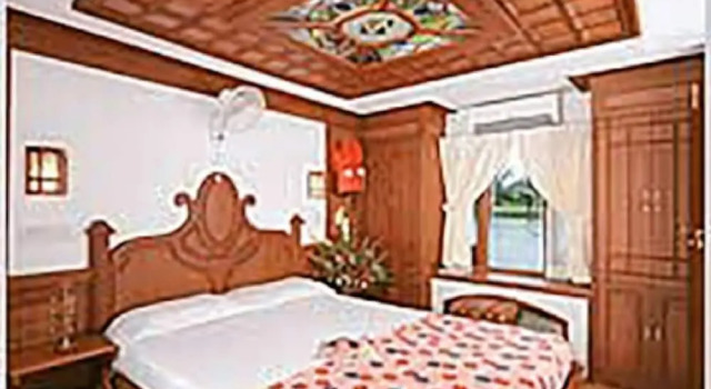GuestHouser 3 BHK Houseboat e567, Забронировать Дом для отпуска Отели штата Кералы с парковкой, Парковка