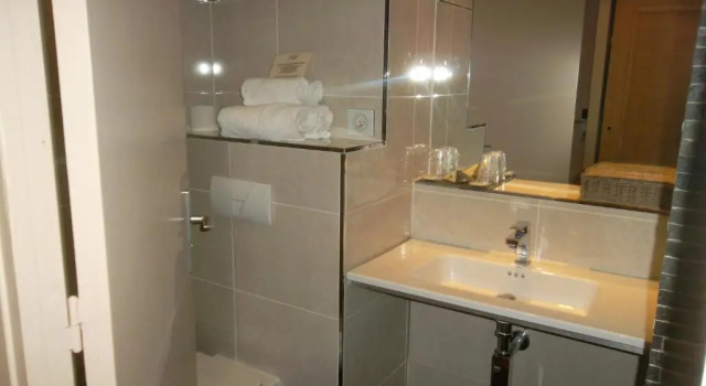 Standart aile çatı katı oda Le Pré Galoffre
