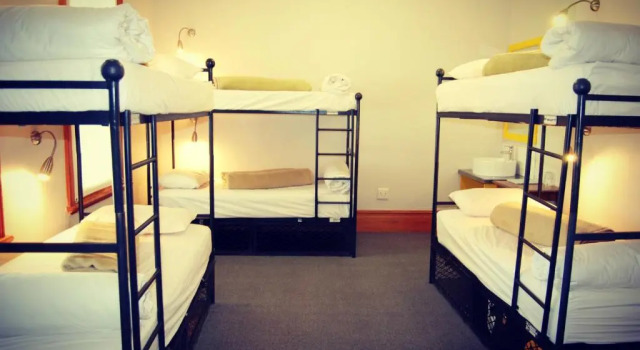 Кровать в общем номере Ashanti Lodge Backpackers