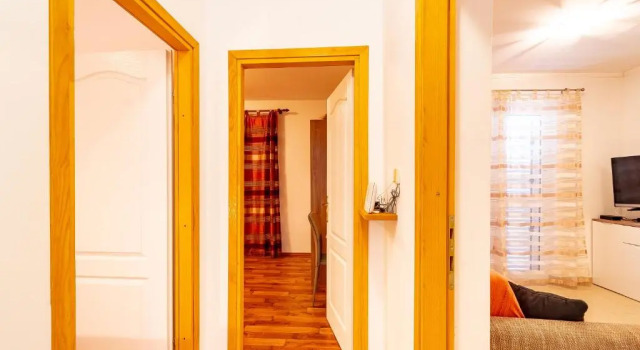 Apartments Peco, Забронировать Апартаменты/квартира Отели Корчулы с парковкой, рядом с Частный Пляж «Виллы Корчула», Парковка