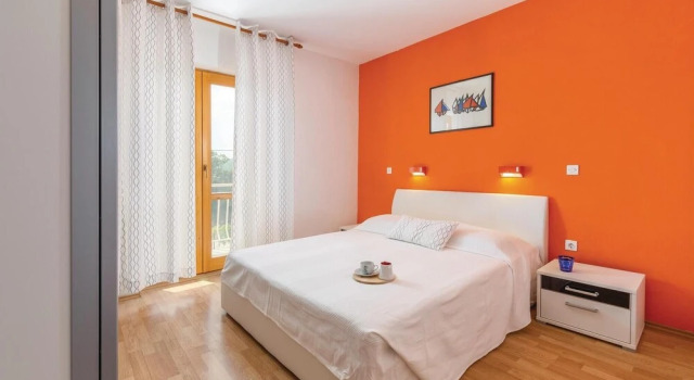 Amazing Home in Labin with WiFi, 7 Bedrooms & Hot Tub