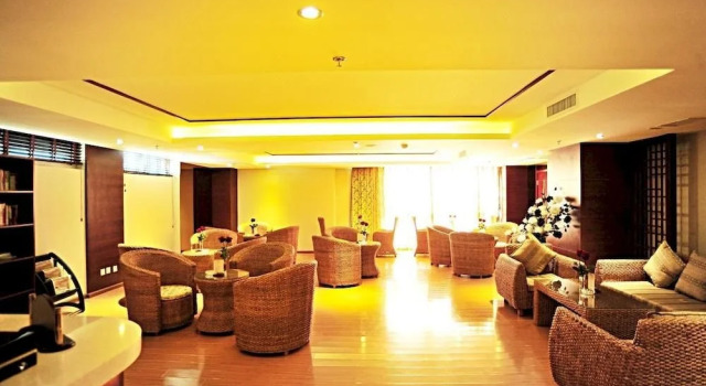 Dingyi Hotel, Rezerwuj Hotel Hotele w Kunming z parkingiem, Parking