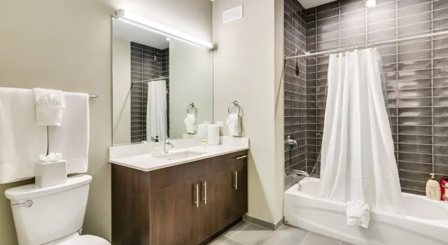 Sophisticated River West 2 Bedroom - Near the L by AllSet Turnover, Забронировать Отель Отели Иллинойс 3 звезды, 3*