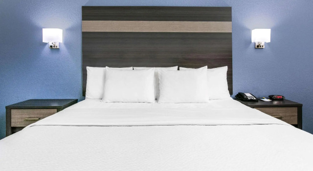Двухместный номер Standard Days Inn by Wyndham Waco Near Downtown University