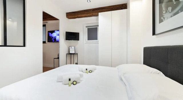 Stylish Apartment in the Heart of Paris, Забронировать Апартаменты/квартира Париж Иль-де-Франс, рядом с Станция метро Rambuteau