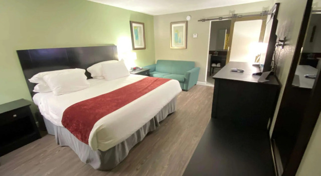 Двухместный люкс c 1 комнатой Lx Hotel, SureStay Collection by Best Western