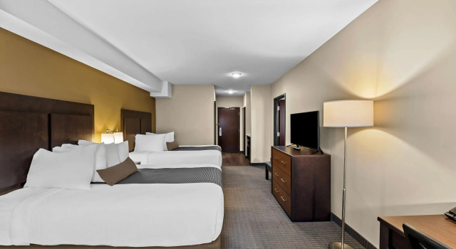 Четырёхместный номер Standard Best Western Plus Lacombe Inn and Suites