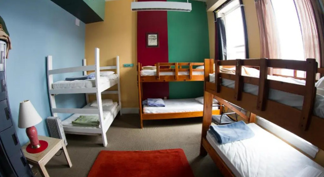 Кровать в общем номере Hostel Buffalo-Niagara