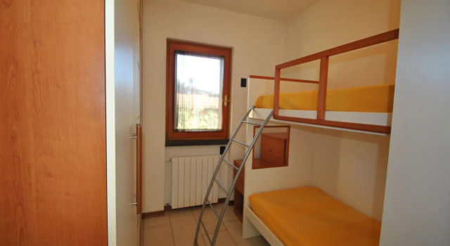 In vacation residence, 40 mt from the sea, apartment with 3 bedrooms ,for 6-7 people, on 2nd floor w-Villa Marina - INT. 7 quadri. Levante