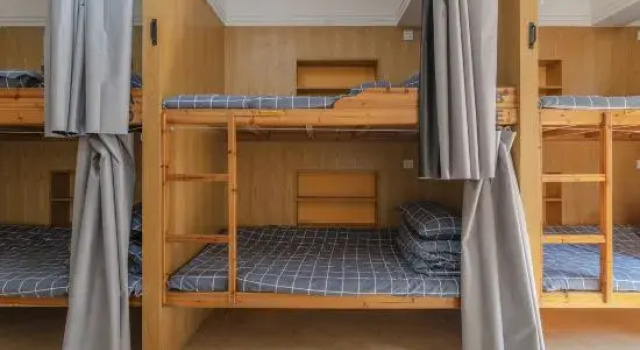 Кровать в общем номере (мужской номер) Xidi Huaxipan YouthHostel