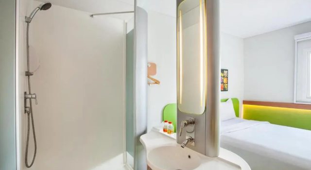 Standard Twin room Ibis Budget Semarang Tendean