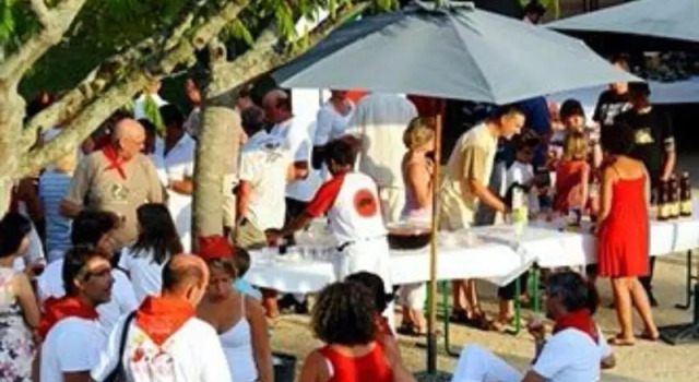 Village Club Le Saint Ignace, Забронировать Курортный отель Отели French Basque Country с бассейном, Бассейн