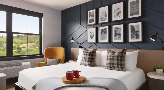 Люкс The Eddy Taproom & Hotel