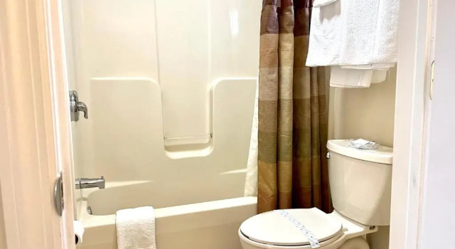 Номер Standard The Aventis Inn