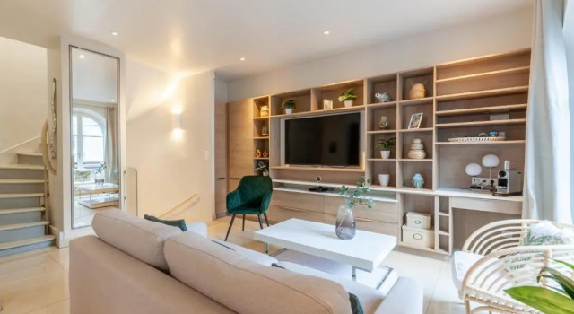 Beau duplex - Haut de gamme Place Morny - 75m2, Забронировать Апартаменты/квартира Отели Довиль с парковкой, рядом с Железнодорожный вокзал Трувиль-Довиль, Парковка